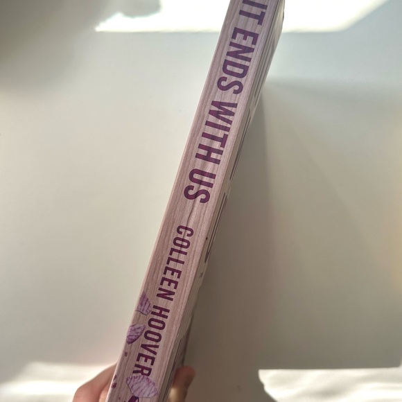 It Ends With Us by Colleen Hoover - Paperback - Picture 3 of 3